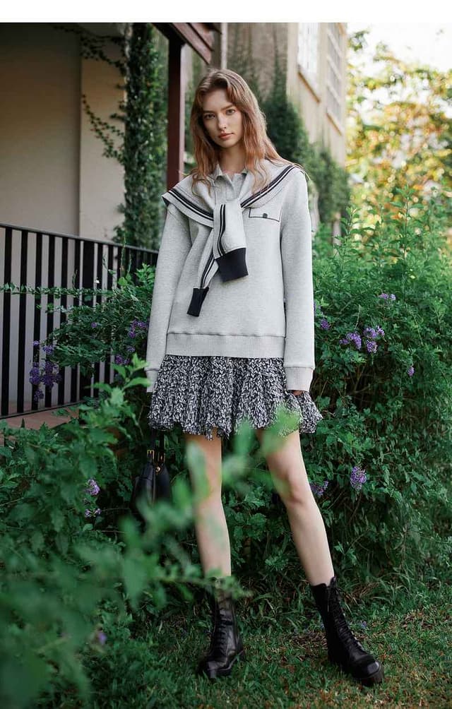  Elastic waist short umbrella skirt for women 