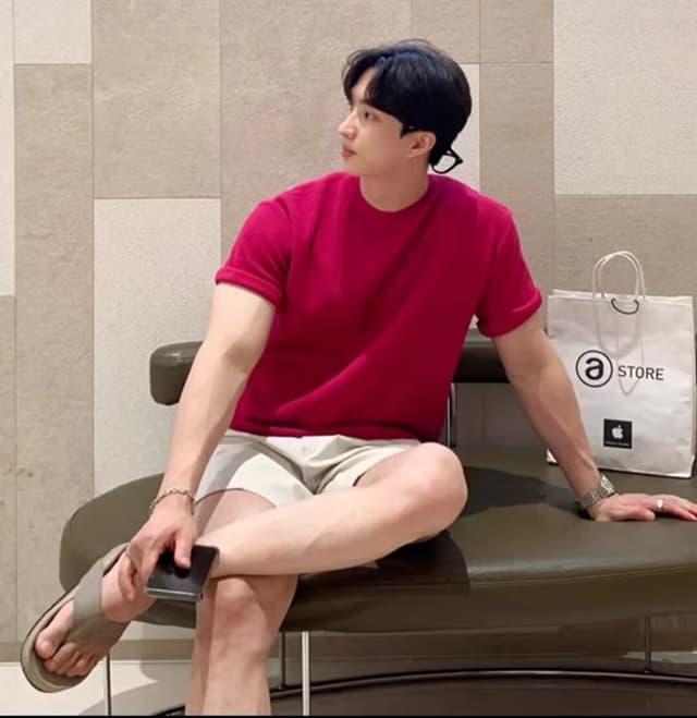 Summer new short sleeve sweater men's solid color ice silk round neck slim business tide T-shirt