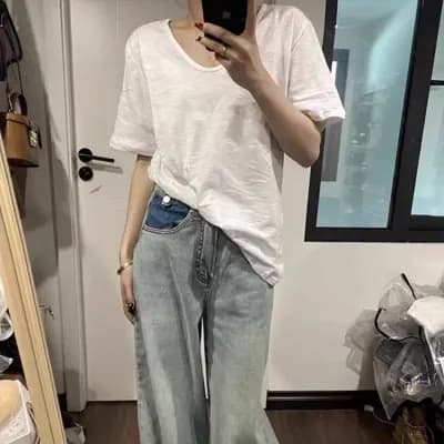 Women's white short-sleeved t-shirt.